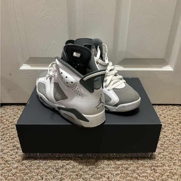 Air Jordan 6 Retro - Picture 2 of 5